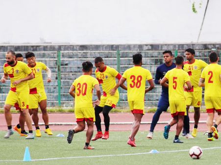 দলবদলে লাল-হলুদে আইএসএল-এর ফুটবলার! মাঝমাঠের শক্তি বাড়াতে চান মেনেন্দেজ