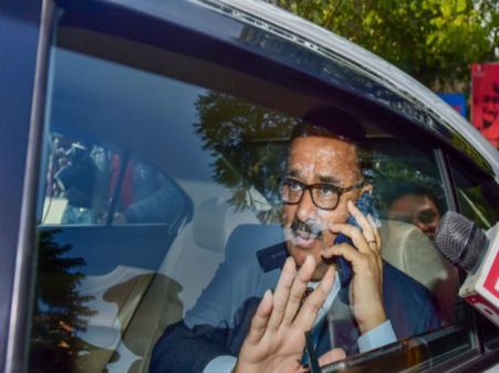 শেষ পর্যন্ত 'ঝুঁকল' মোদী সরকার! অবসরের ১ দিন আগে অলোক বর্মাকে পাঠানো হল কাজে যোগদানের চিঠি