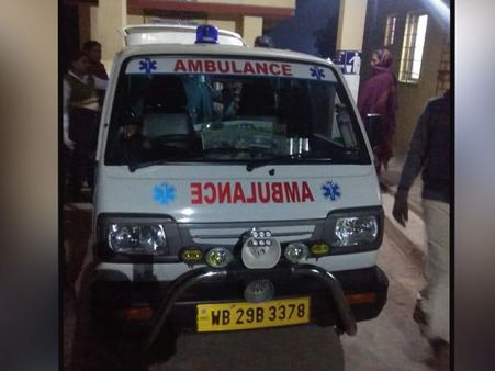 পারিবারিক অশান্তির জের! স্ত্রীর মুখে অ্যাসিড স্বামীর, জখম ২ সন্তানও