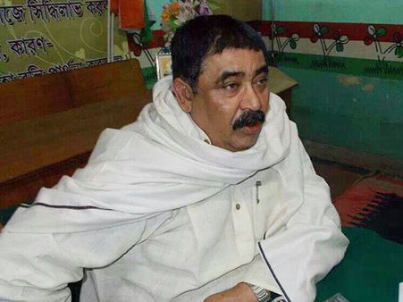 তেরঙা ছুঁড়ে ফেলে বিতর্কে অনুব্রত মন্ডল! দেখুন ভিডিও