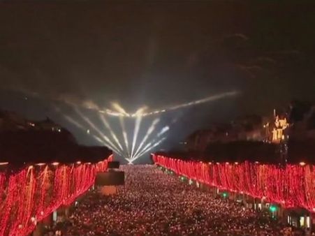 বর্ষবরণে আলোর ফোয়ারা বিশ্বের বিভিন্ন প্রান্তে! তাক লাগানো এই ভিডিও মিস করবেন না