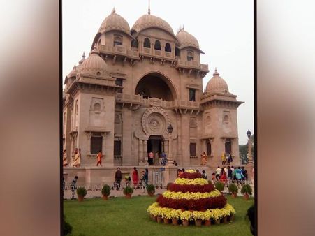 বেলুড়ে ভক্তের ঢল! জন্মদিনে স্বামী বিবেকানন্দকে শ্রদ্ধা