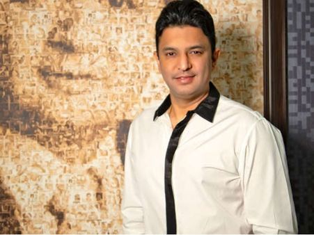 হতাশায় পড়ে যৌন হেনস্থার অভিযোগ! বলিউডের বিখ্যাত প্রযোজককে ঘিরে ফের শোরগোল