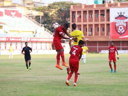 আরও টানটান খেতাবের দৌড়! গোয়ার মাঠে লাল-হলুদের সুযোগ বাড়াল 'স্নো লেপার্ডস' ও 'রেড মেশিন'