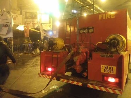 গোটা এলাকা জতুগৃহ! ব্যানার-হোর্ডিং-বেআইনি নির্মাণ নিয়ে ক্ষুব্ধ দমকলমন্ত্রী