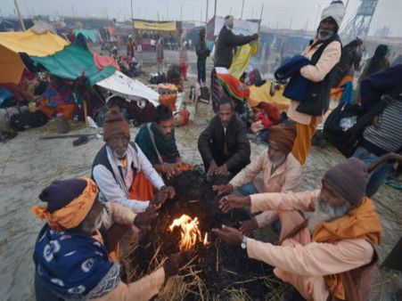 গঙ্গাসাগর ও কুম্ভ মেলায় উদ্ধারকাজ! সাঁতারু দিয়ে সাহায্য ভারত সেবাশ্রম সংঘের
