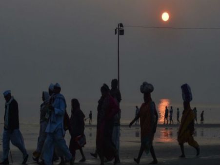 সাগর মেলায় রক্তদান শিবির! ১১ ঘন্টায় রক্ত পৌঁছল ডায়মন্ডহারবারে