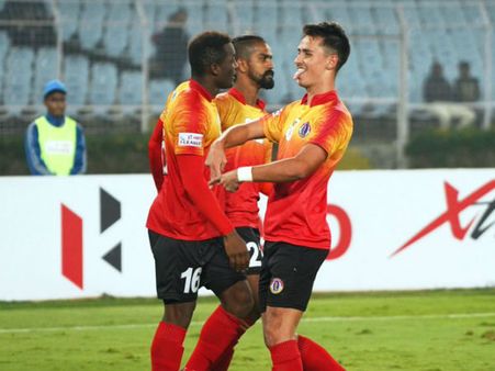 ১৫ বছর পর লিগের জোড়া ডার্বির রঙ লাল-হলুদ! নায়ক জাস্টিন, খলনায়ক রেফারি, ২ নম্বরে ইস্টবেঙ্গল