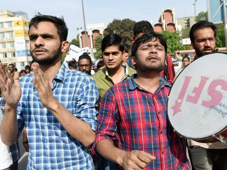 জেএনইউ রাষ্ট্রদ্রোহিতার মামলায় কানহাইয়া কুমার, উমর খালিদের বিরুদ্ধে ১২০০ পাতার চার্জশিট