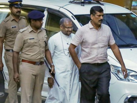 কেরলে ধর্ষণে অভিযুক্ত বিশপের বিরুদ্ধে মুখ খোলা চার সন্ন্যাসিনীকে সরিয়ে দেওয়া হল