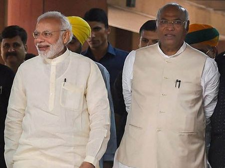 সিবিআই থেকে অলোক বর্মাকে সরানো প্রসঙ্গে মোদীকে চমকালেন খারগে