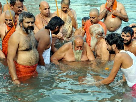 গঙ্গাসাগরের ডায়েরি,মকর সংক্রান্তির পূণ্যলগ্নে কী দেখলেন নীল মিত্র