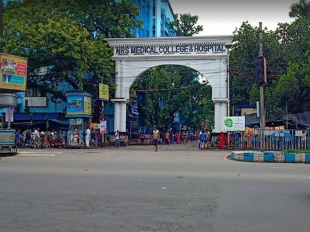 ৩ বছরের শিশুর চিকিৎসায় হয়রানি! পায়ে পেরেক নিয়ে ঘুরলে হল বিভিন্ন হাসপাতালে