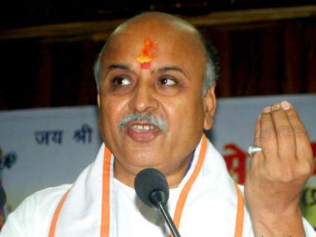 রামমন্দির ইস্যুতে 'গরুর ছবি'-র প্রসঙ্গ তুলে মোদী সরকারকে তোপ প্রবীণ তোগাড়িয়ার