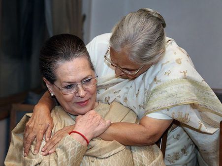 অসুস্থ মাকেনের জায়গায় ৮০ বছরের শীলা, রাজধানীর কংগ্রেসের দায়িত্ব নেওয়ার দৌড়ে এগিয়ে তিনিই