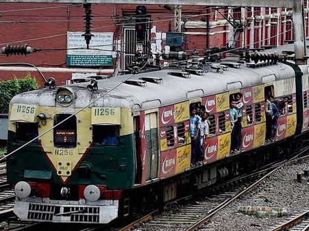 সিগন্যালে সমস্যা! শিয়ালদহ উত্তরশাখায় ট্রেন চলাচলে বিঘ্ন