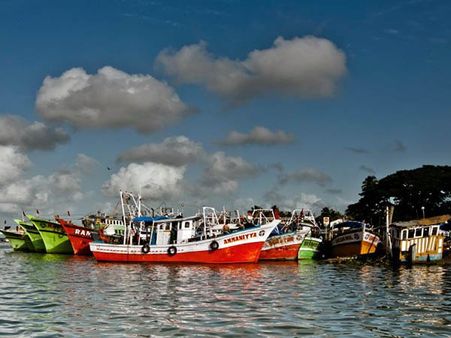 বঙ্গোপসাগরে রুদ্ধশ্বাস অভিযান! উদ্ধার কয়েক কোটির পোশাক