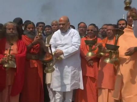 কুম্ভমেলায় পূণ্যস্নানে ডুব অমিত শাহের! যোগীর সঙ্গে বিজেপি সভাপতির ভিডিও ট্রেন্ডিং-এ