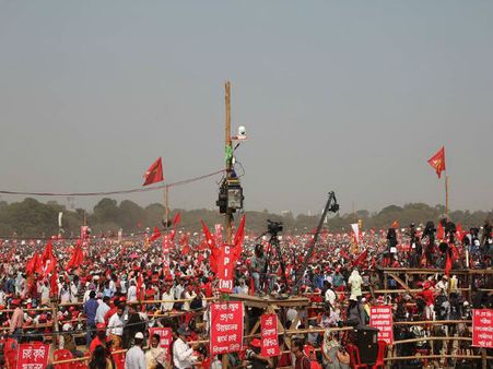 ৫ বছর পকেট মেরেছেন মোদী! এখন বলছেন সাহায্য করবেন, কটাক্ষ সীতারামের