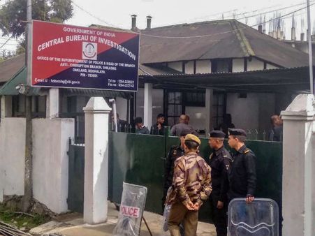 শিলংয়ে জেরা রাজীবকে, মাঙ্কি টুপি পরে কে ঢুকলেন সিবিআই অফিসে, জোর চাঞ্চল্য