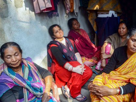 কুরুচিকর বিদ্রুপের শিকার পুলওয়ামার শহীদের স্ত্রী! অনড় থেকে নিজের অবস্থান স্পষ্ট করলেন মিতা