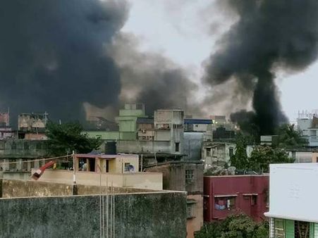 ডানলপে বিধ্বংসী আগুন! খালি করা হয়েছে বেশ কয়েকটি বহুতল, দেখুন ভিডিও