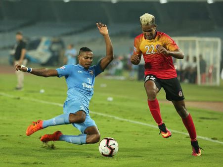 জঘন্য রেফারিং, খেতাবি দৌড়ে বাধা হয়ে দাঁড়ালেন প্লাজা! রালতের সৌজন্যে ভেসে রইল ইস্টবেঙ্গল