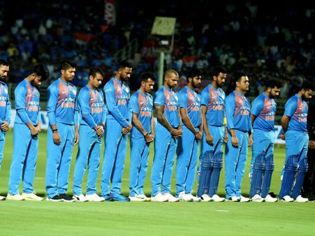 থমকে গেল সময়, ম্লান হল টি২০-র উত্তেজনা - ভাইজ্যাগের মাঠে একযোগে শ্রদ্ধা জ্ঞাপন ভারত-অস্ট্রেলিয়ার