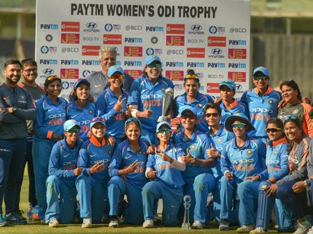 হল না মধুরেন সমাপয়েৎ, স্বান্ত্বনা-জয়ে গুরুত্বপূর্ণ পয়েন্ট পেল ইংল্যান্ড - শেষ রক্ষায় ব্যর্থ ঝুলনরা