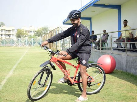 ক্লাব দিল নতুন সাইকেল, হলেন সেরা খেলোয়াড়ও - জোড়া উপহারের উচ্ছ্বাসে ভাসলেন ডার্বির নায়ক