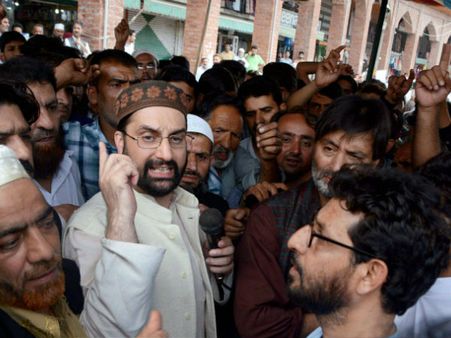 সার্জিকাল স্ট্রাইকের দিনেই বিচ্ছিন্নতাবাদীদের তল্লাশি! জোড়া ফলায় কাশ্মীরে জঙ্গি দমনে ভারত