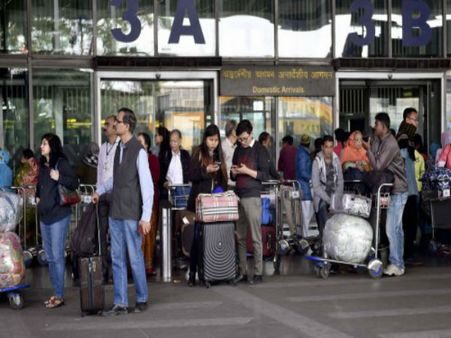 শান্তি রাখো, ঝগড়া করো না! ফোন বার্তায় চাঞ্চল্য কলকাতা বিমানবন্দরে