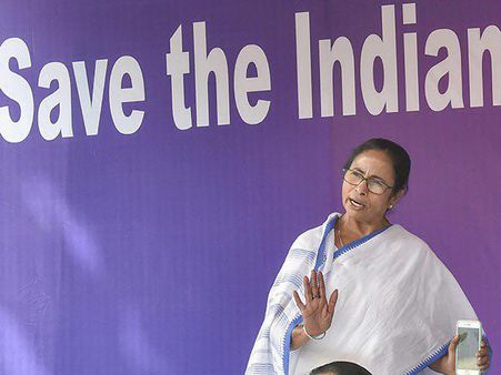 সাইকেলে বা হেঁটেও প্রচার চালাতে পিছপা নন মমতা! কপ্টার বিতর্কে ক্ষোভে ফুঁসে উঠলেন দিদি