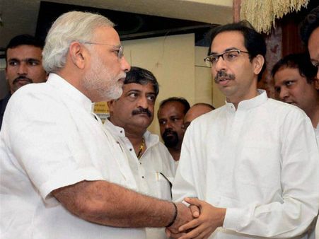 শিল্পপতিরা নাকি দেশ, রাফালে চুক্তিতে লাভ কাদের! মোদীর উত্তর চায় শিবসেনা