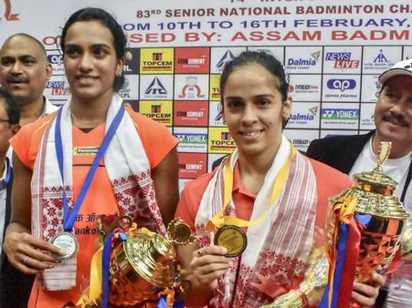 দুই রাণীর লড়াইয়ে ফের বাজিমাত সাইনার! স্ম্যাশের ঝড়ে করলেন চারে চার