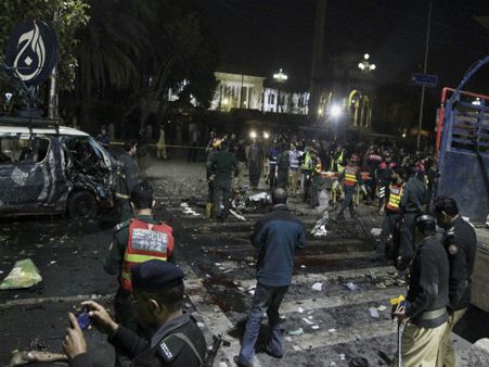 পাকিস্তানে সেনা কনভয়ে আত্মঘাতী জঙ্গি হামলা, মৃত ৯, জখম ১১