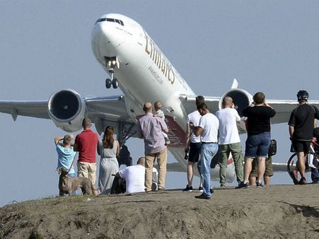 বিমান হাইজ্যাকের চেষ্টা! উড়ানের পরই জরুরি অবতরণ চট্টগ্রাম বিমানবন্দরে
