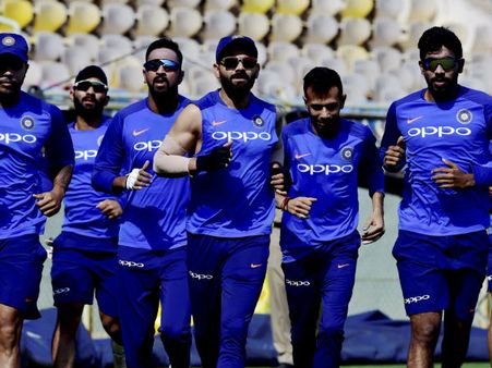 আগে বল করছে অজিরা, অভিষেক নয়া ভারতীয় স্পিনারের! প্রথম একাদশে নেই শিখর