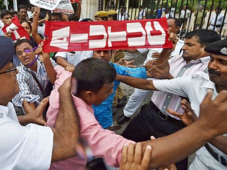 পশ্চিমবঙ্গে অনির্দিষ্টকালের ধর্মঘট! ২২ দফা দাবিতে এককাট্টা ২১ ট্রেড উইনিয়ন, বাদ শুধু তৃণমূল