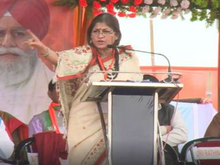 টাকা হরণ করছে মমতার নীল-সাদা রং-এর কোম্পানি! কেন্দ্রীয় প্রকল্পে অবহেলার অভিযোগ রূপার