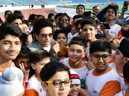 পুলওয়ামার জন্য দৌড়লেন সচিন, দিলেন পুশ-আপ-ও! রাজধানীতে তহবিল উঠল ১৫ লক্ষ টাকা