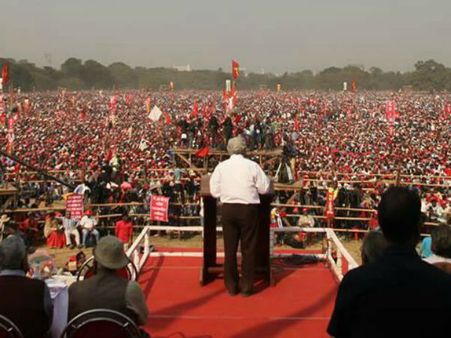 ‘পকেটমার’ প্রধানমন্ত্রীকে বিদায় দিন, ইয়েচুরি বার্তায় নেতা নয়, নীতিই বাঁচাবে দেশ