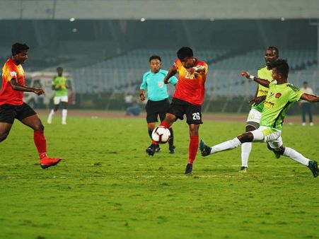 হারার আগে হারে না ইস্টবেঙ্গল - স্পিরিটটাই সম্বল! শনিবার কোঝিকোড়ে শেষ লড়াইয়ে লাল-হলুদ