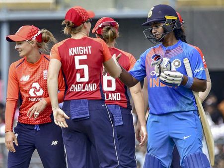 অধিনায়কত্বের শুরুটা ভাল হল না স্মৃতির! পর পর ৫ টি২০আই-তে হারল ভারত মহিলা দল