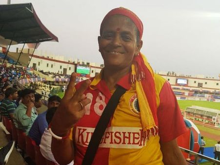 স্বামীর পর ইস্টবেঙ্গলকেই ভালবাসি! নারী দিবসে 'লজেন্স মাসি' আত্মবিশ্বাসী, লাল-হলুদই জিতবে