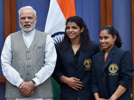 এবার ভোটে ধাওয়ান-অশ্বিন থেকে সাক্ষী-দীপা - ফের এল প্রধানমন্ত্রীর ভোটের আবেদন