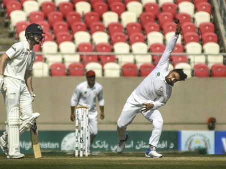 টেস্টেও জাত চেনালেন রশিদ খান! ঐতিহাসিক প্রথম টেস্ট জয়ের মুখে আফগানিস্তান