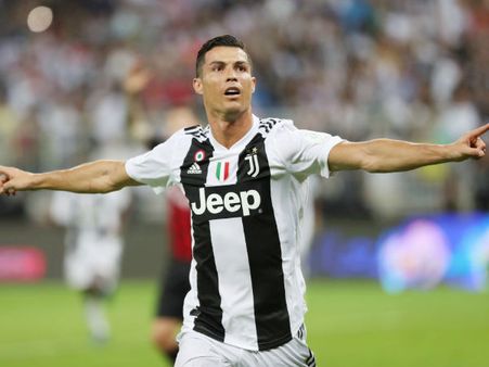 রোনাল্ডোর হ্যাটট্রিকে দুরন্ত প্রত্যাবর্তন! একার কাঁধে জুভেন্টাসকে শেষ আটে তুললেন সিআরসেভেন