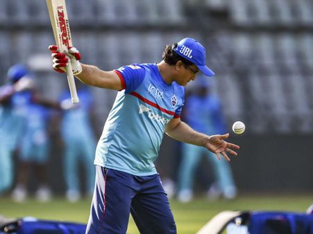 সেই কাট, অফ ড্রাইভ - দিল্লির অনুশীলনে ব্য়াট হাতে দাদা! দেখুন ভিডিও, ফিরবে মধুর স্মৃতি