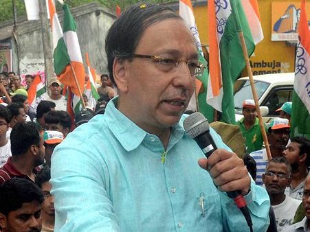 'পাশে আছেন' বার্তা দিয়ে তৃণমূলের প্রার্থীপদ গ্রহণ করা থেকে সরে দাঁড়ালেন সুগত বসু